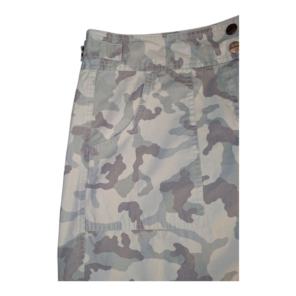 Daisy Fuentes Camouflage Mini Skirt Size 10 - Picture 4 of 7